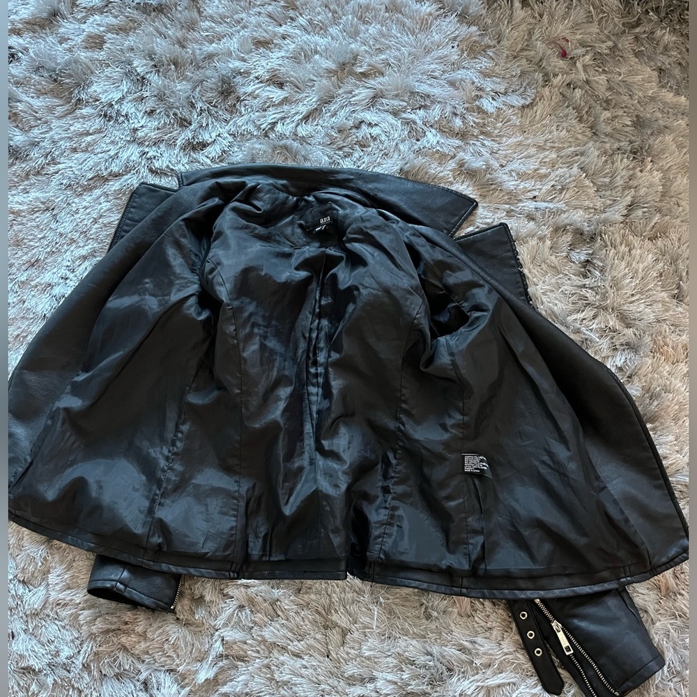 Leather Jacket - Picture 5 of 7